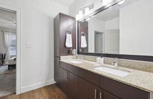 Chic and Stylish 2B near Legacy West Wi-Fi Fitness Pool 2260 - Foto 16