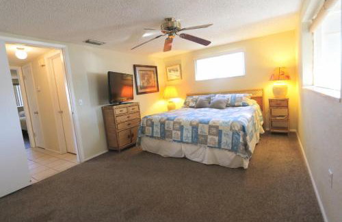 Private Tropical Waterfront Sanctuary w pool, hot tub & an island! Pet Friendly - Foto 58