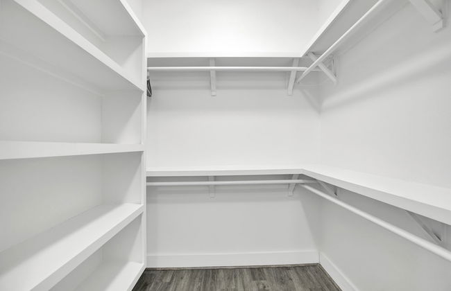 Soaring 2-level Point Venture Home on Lake Travis - Foto 27