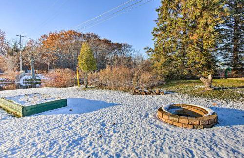 Cozy Riverfront Home with Fire Pit in Houghton Lake! - Foto 22
