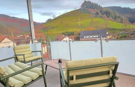 Black Forest -5- I Design-Apartment I 2 Etagen I Terrasse & Balkon mit Ausblick I Boxspring I Nespresso - Foto 3