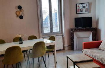 Apparts Coeur Historique de Thiers - Tarifs dégressifs - Idéal PROS - Foto 3