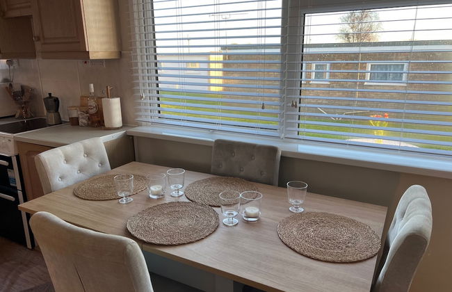 Beach Chalet - 2 Bedrooms - 4 Guests - Parking - Foto 20