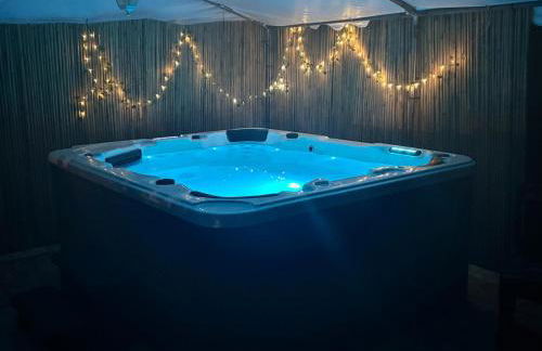 VILLA STRAVANATA - Large Pool, Car and Large Whirlpool Jacuzzi - Foto 6