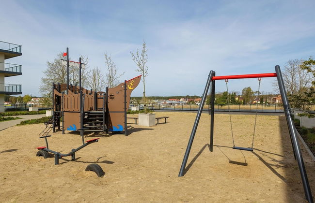 Apartment Overlooking the River, Pool, Dziwnow - Photo 18