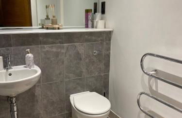 Modern Central Manchester Condo Next To AO Arena - Parking - Local Attractions - Foto 29