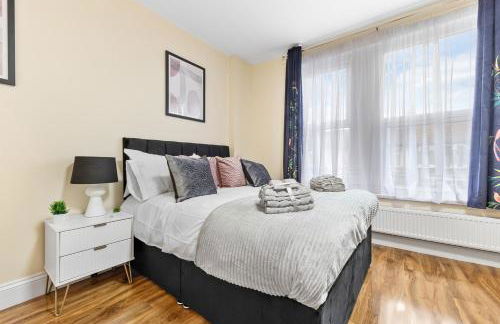 Lovely 4-BR Home In Leyton - Sleeps 14, Near Tube, Arcade, 100inchTV - Foto 46