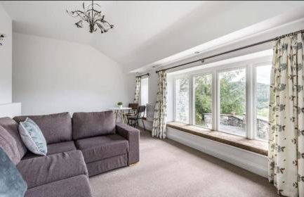 3 Bedroom Barn Conversion with HOT TUB-Garden View - Ty Cerrig Barn - Photo 17