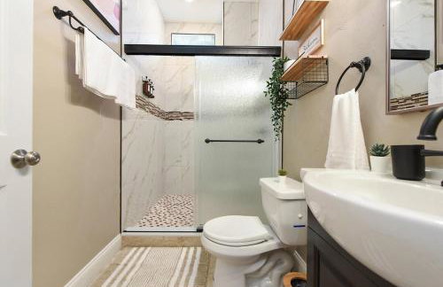 9 Bedroom House with King-sized Bed near Bakery Square - Foto 26