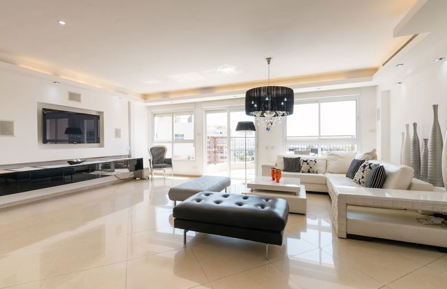 Apartment with Sauna, Hot Tub & Parking - Photo 13