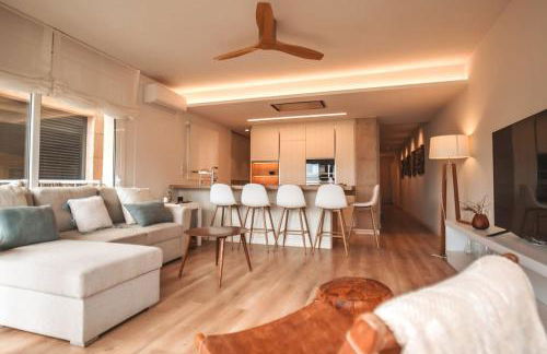 SeaHomes Vacations - Seafront Brand New Apt with PKG - Photo 18