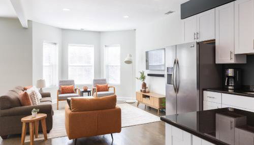 Uptown Bright & Modern Apt - Steps to Lake, Train, Amazing Food & Free Parking - Foto 5