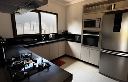 Casa incrível com piscina, hidromassagem e sauna - Foto 46