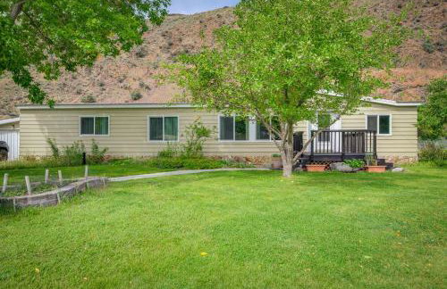 Cozy Salmon Home with Mountain Views and River Access - Foto 35