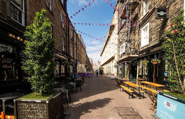 JOIVY Great Location - Lovely Rose St Apt in City Centre - Photo 16