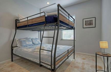 Sleeps 26 2 Homes w/ Waterfront Pool + Boat Dock Laguna Village Escape - Foto 130