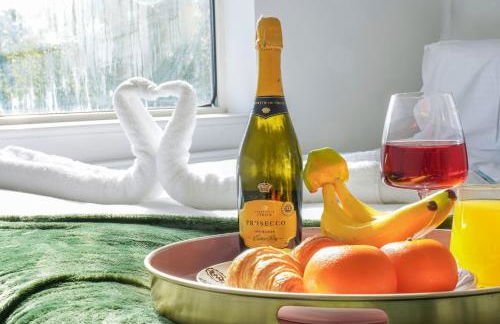 Newly Refurbished House - Close to Town Centre -Free Parking, Super-Fast Wifi, Smart TV with Netflix by Yoko Property - Photo 15