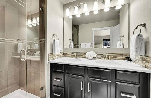 Modern 5BR/3BA Luxury Home|Movie Nights & Comfort - Foto 43