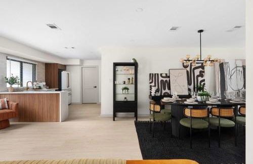 Luxury Zilker Home Pool Hot Tub and 2 Kitchens - Photo 47