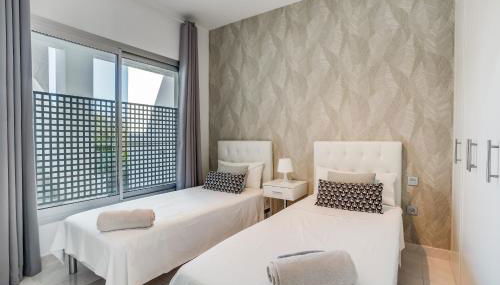 Bel Air Estepona - Modern 2BR Apartment With Terrace, Pool and Close To The Beach - Photo 4, towels