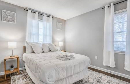 Mins from Parks Hiking & Dining- Brick Bungalow - Foto 6