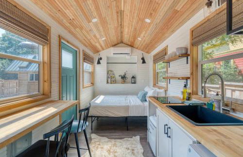 Stay Portland - Restored Farmhouse & Backyard Tiny House Village - Photo 52