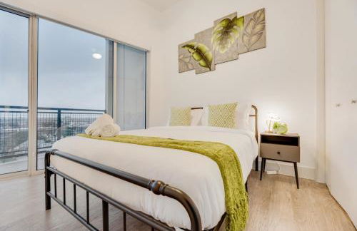 Snappy loft style 2BR I Gym I Parking I Workspace - Photo 9