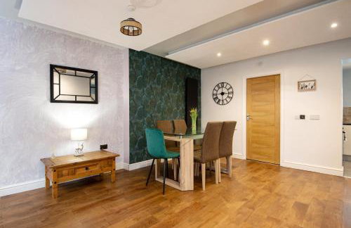 Spacious Cottage 3 Bedrooms with Free Private Parking in a Central Location - Foto 9