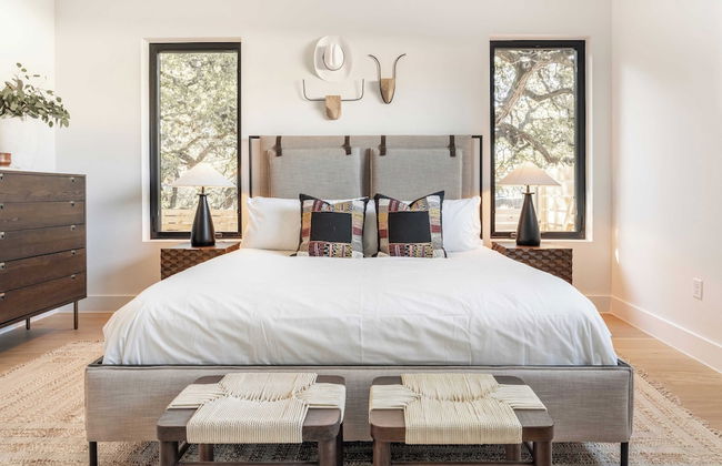 Modern Retreat w/ Pool, Guest House & Deck Lounge Henley by Avantstay - Foto 17