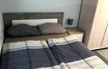 Large accommodation for up to 18 people near Halle Leipzig with Pool Table - Foto 17