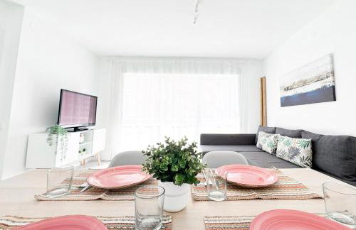 NUEVO, a 70 metros de la playa y con vistas al mar - Foto 9