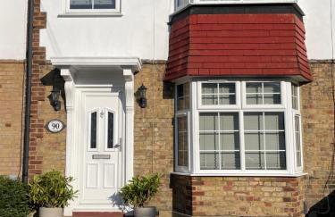 Modern 4-bedroom entire house with Garden - Foto 5