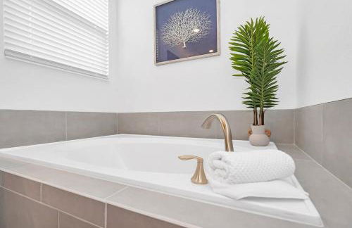 Spacious Villa near Disney w/Pool ,Game room - Foto 47