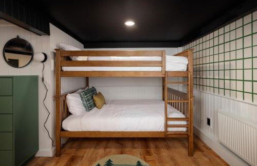 Sleeps 16-Hottub-Sauna-Pet Friendly-7 Min to Ski - Foto 25