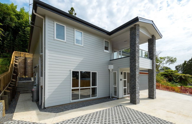 Brand New 5BR home with view of the sea - Photo 51