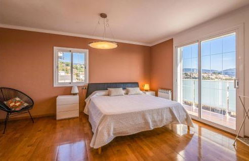 Gorgeous Home In Sant Cebrià De Vallalt - Foto 20