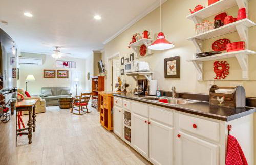 Walk to Main Street Saluda Escape with Garden Patio - Foto 4