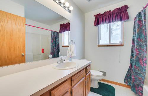 Cozy Mancelona Home Ski, Golf and Snowmobile! - Foto 12