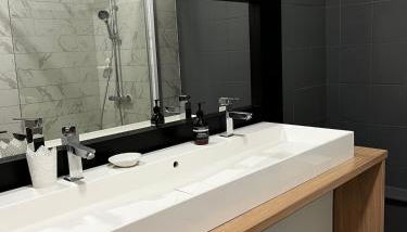 Spacieux et lumineux duplex arty au centre de Sète - Foto 4