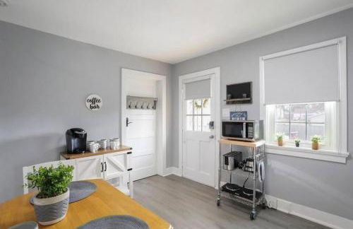 Patty's Place - Private and Convenient EV-Friendly Apartment near Downtown - Foto 8