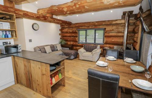 Douglas Cabin at Salford Court Farm Fishing Cabins - Foto 8