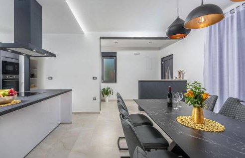 A lovely poolside villa in Krnica ideal for family - Foto 8