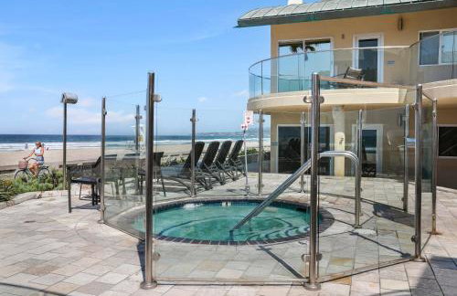 Stunning Oceanfront Boardwalk Condo - Spa, Steps2Beach, Parking & Fast Wifi! - Foto 35