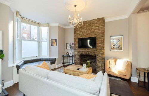 Behind the Blue Wall - Foto 1