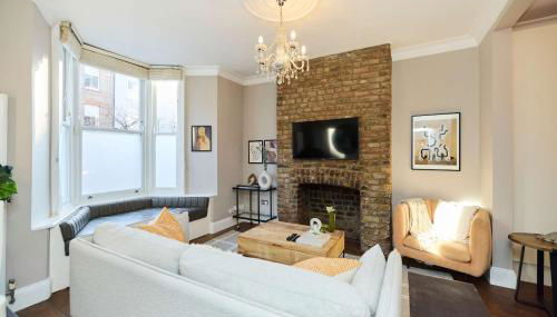 Behind the Blue Wall - Foto 1