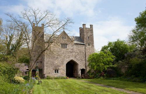 Welsh Gatehouse, Historic Castle which can cater for Electric Vehicle - Foto 1