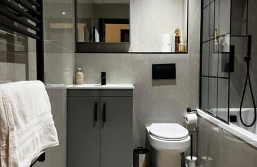 Luxurious Modern 2 Bedroom Apartment with Terrace - Foto 1