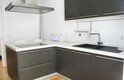 Charming Estoril Apt Beach 5 Min Walk - Photo 27