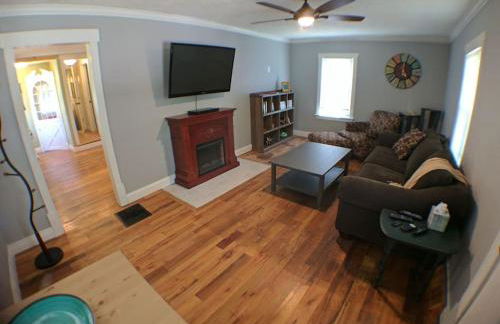 Harper Two Bedroom House in Historic Loveland - Photo 1