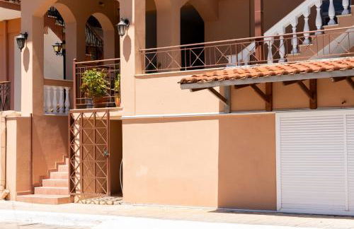 The Mirror House - Photo 11